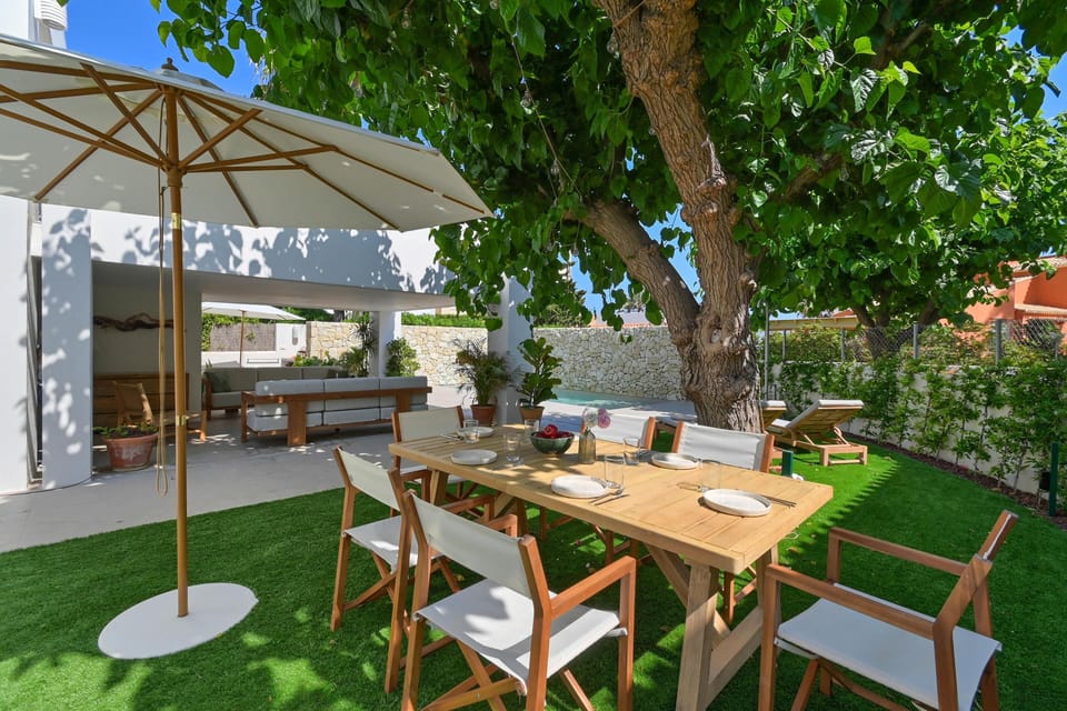 Outdoor dining area