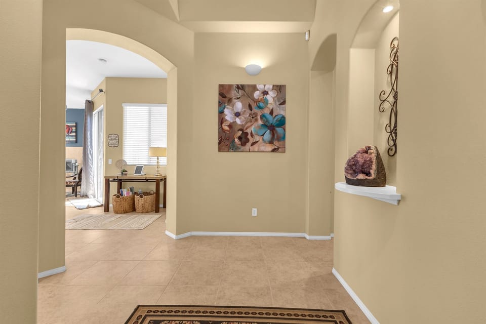 Entryway to lthe iving area