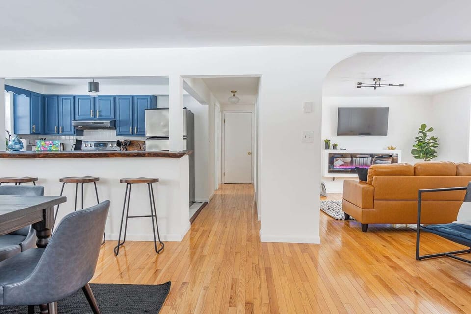 Bright space with chic decor and comfy seating for relaxation and fun gatherings!