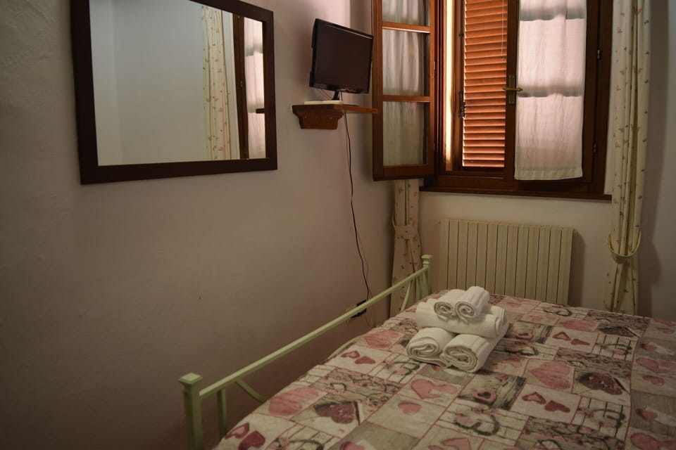 Autumn, Bedroom, Spring, Summer