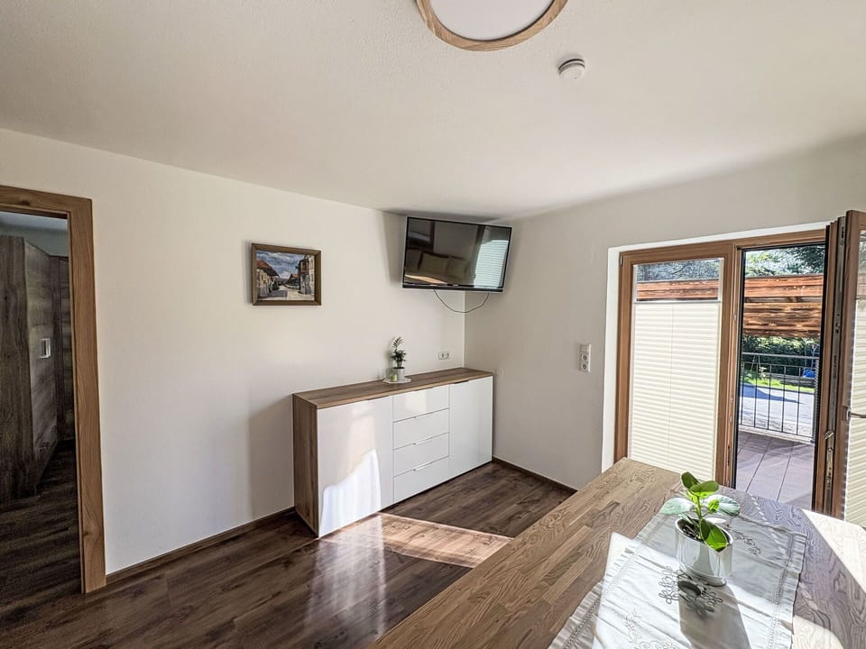 Flooring, Wall, Floor, Interior Design, Wood, Wood Flooring, Ceiling, Room, Furniture, Home