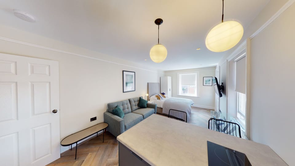 This bright open-plan studio features a comfortable double bed, a sofa bed, Smart TV with Netflix, a private kitchenette, and a breakfast bar—all with fresh bedding and towels provided for every guest.
