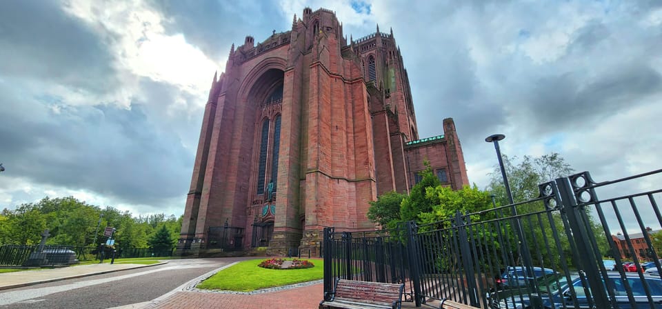 Just a 2-minute walk from the stunning Liverpool Cathedral, one of the city’s most iconic landmarks—enjoy peaceful surroundings, beautiful architecture, and easy access to nearby cafés, parks, and the vibrant Georgian Quarter.
