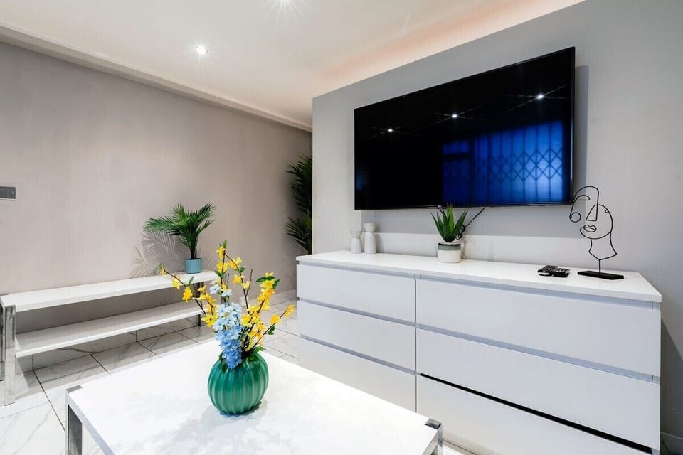 Living Room / Lounge