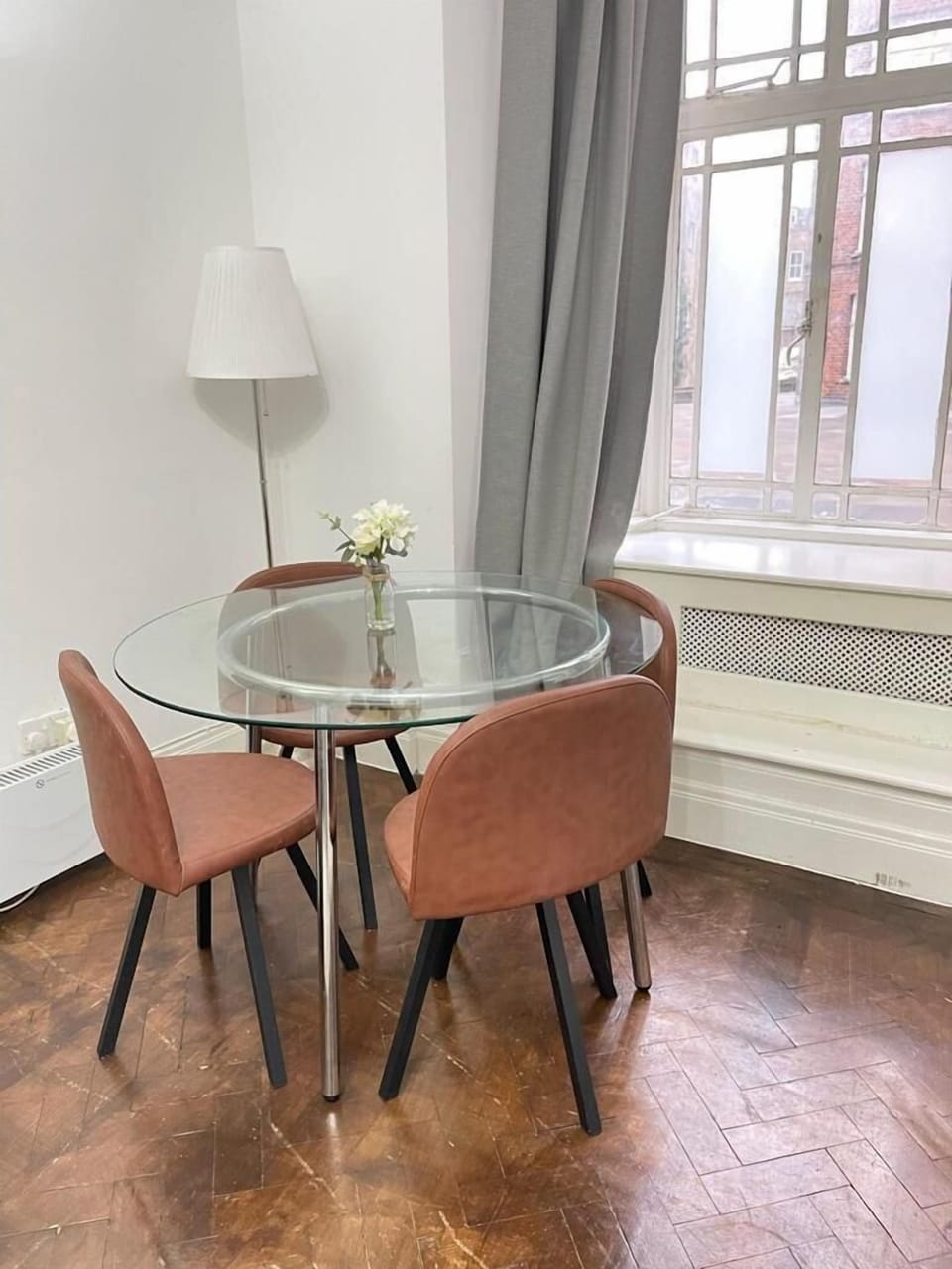 Dining / Restaurant