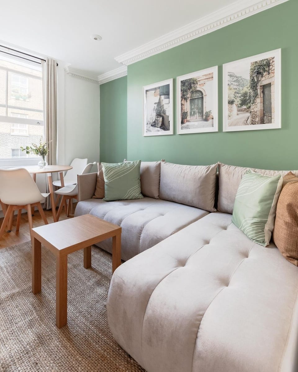 Living Room / Lounge