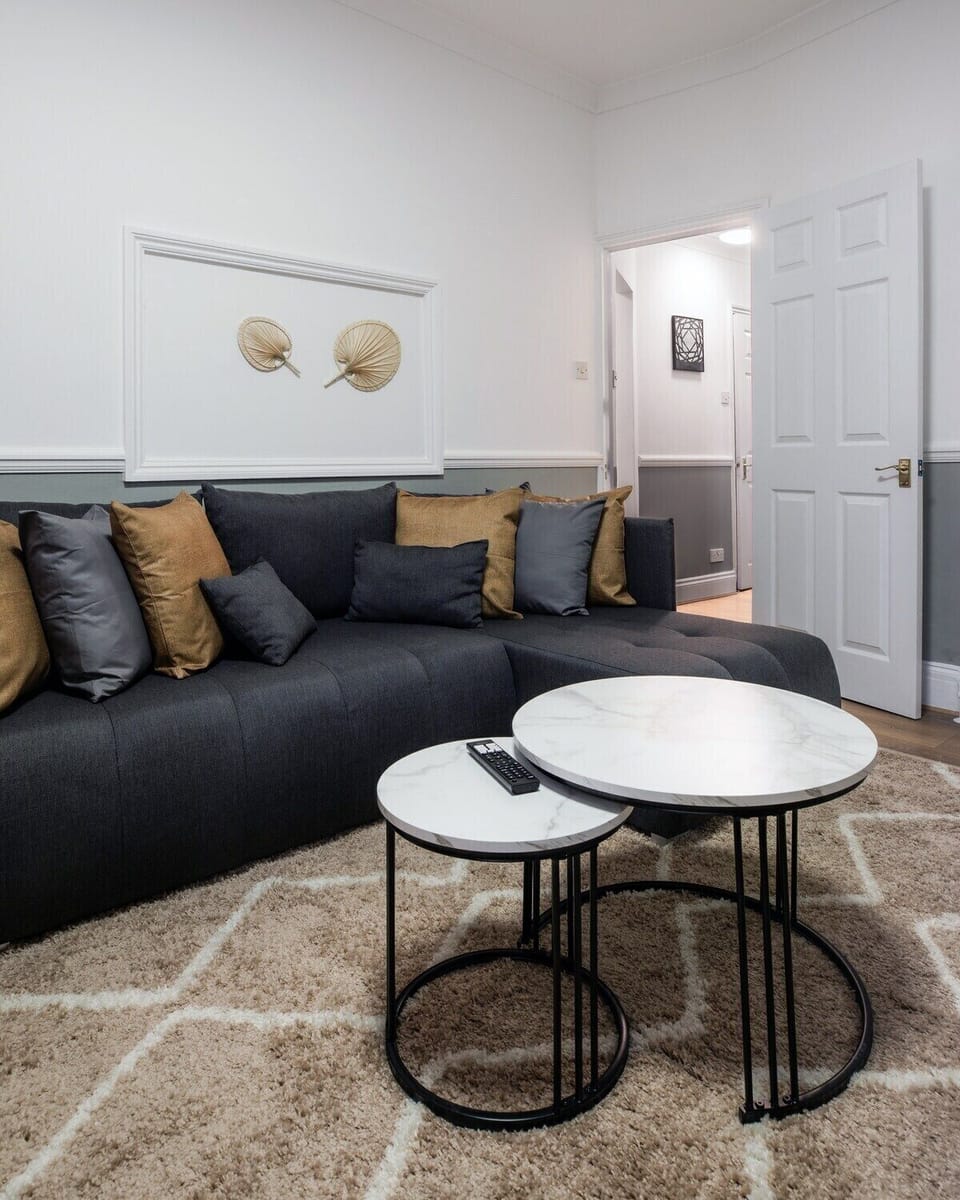 Living Room / Lounge