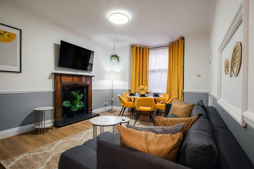 Living Room / Lounge