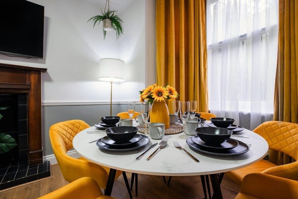 Dining / Restaurant