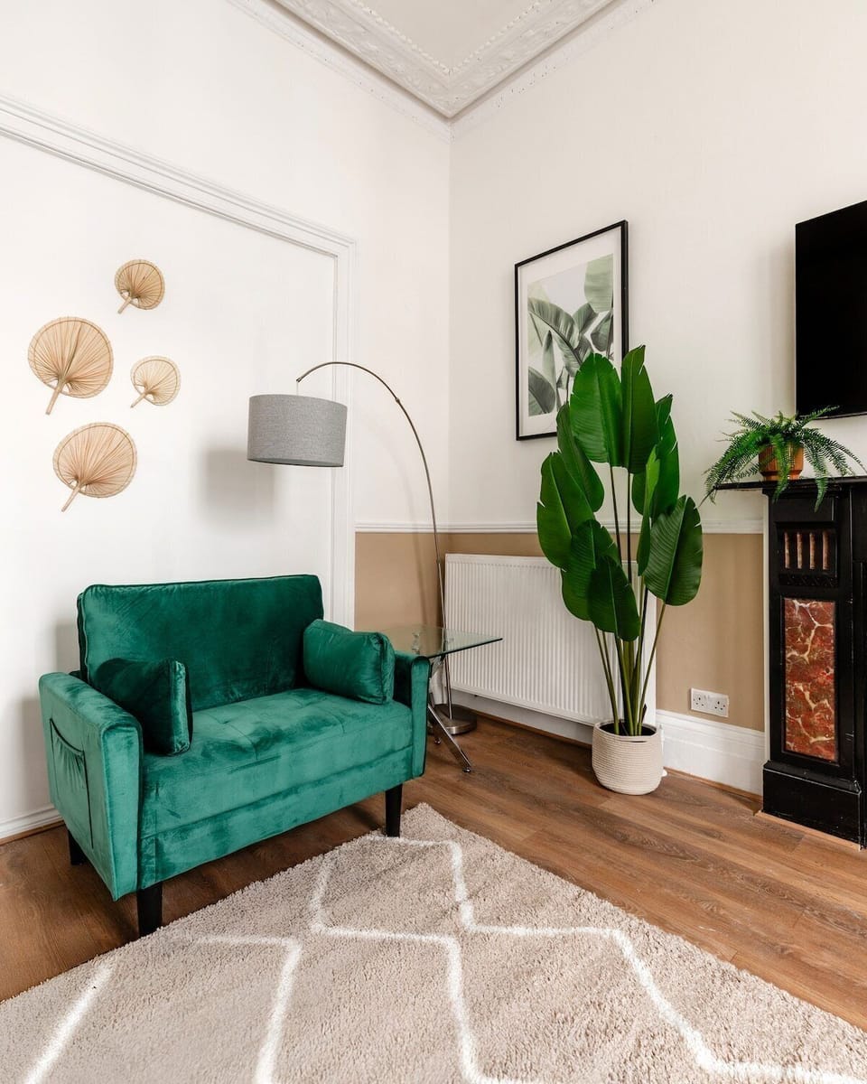 Living Room / Lounge
