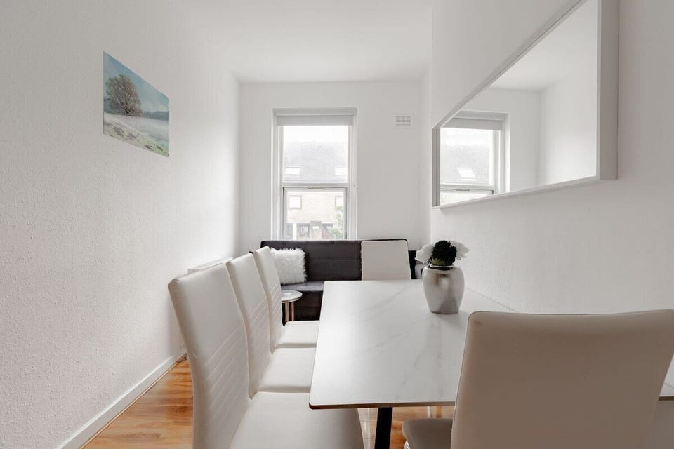 Living Room / Lounge