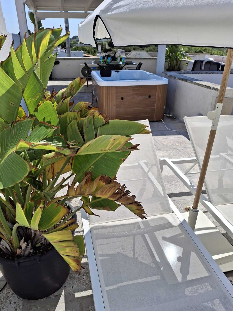 Outdoor spa tub