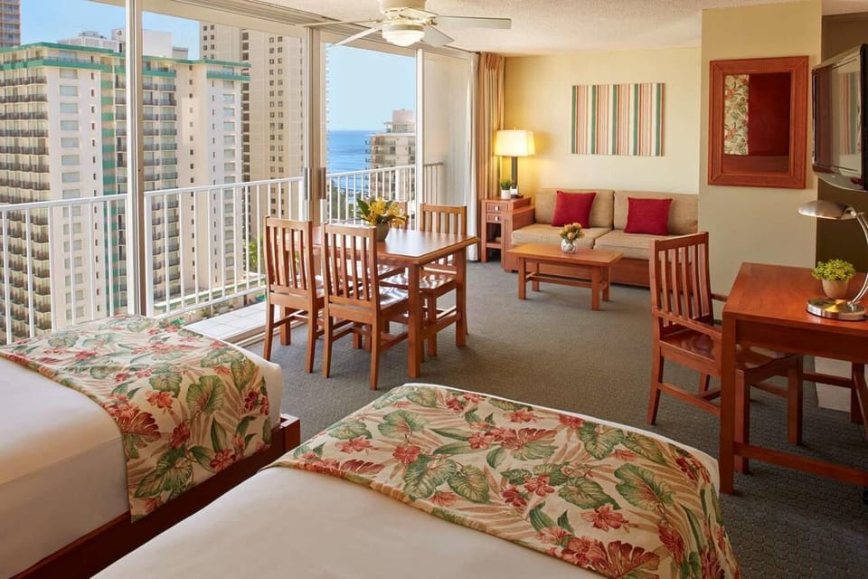 Unit with 2 Twin beds. Exact unit will be assigned upon arrival. Views, colors and decor may vary.