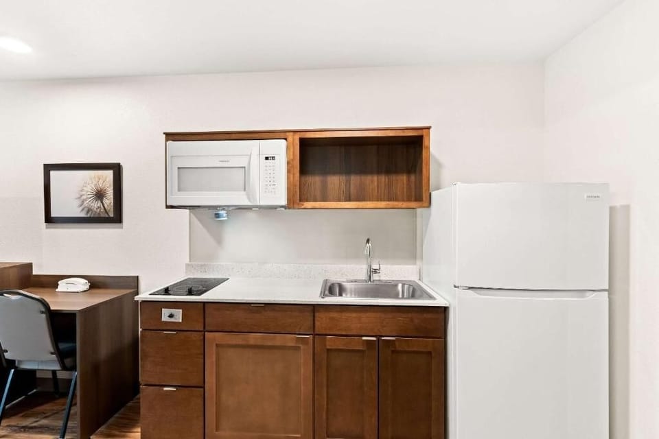 Unit with 1 Queen size bed
