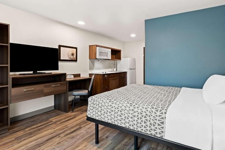 Unit with 1 Queen size bed