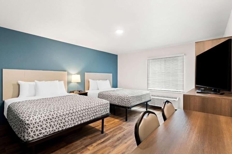 Unit with 2 Queen beds