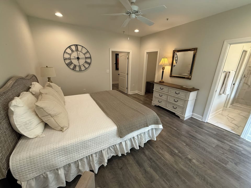 Bedroom 4 / 2nd Master Bedroom.