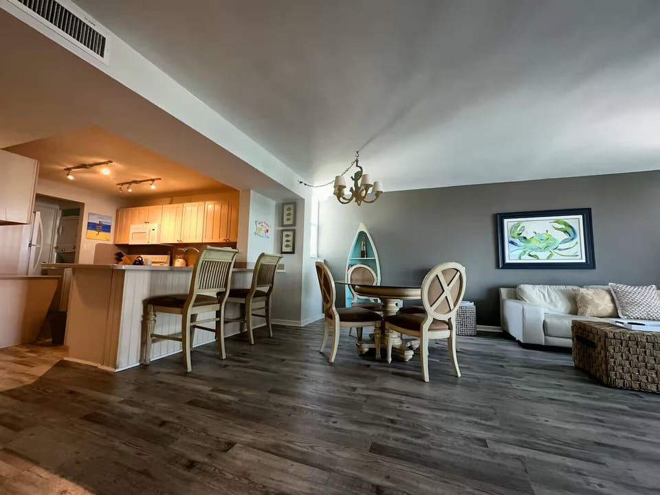 Love this dining space? Make it part of your next getaway—book now!
