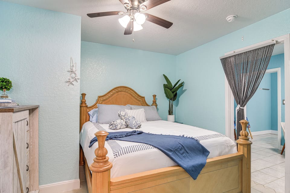 Studio | Queen Bed