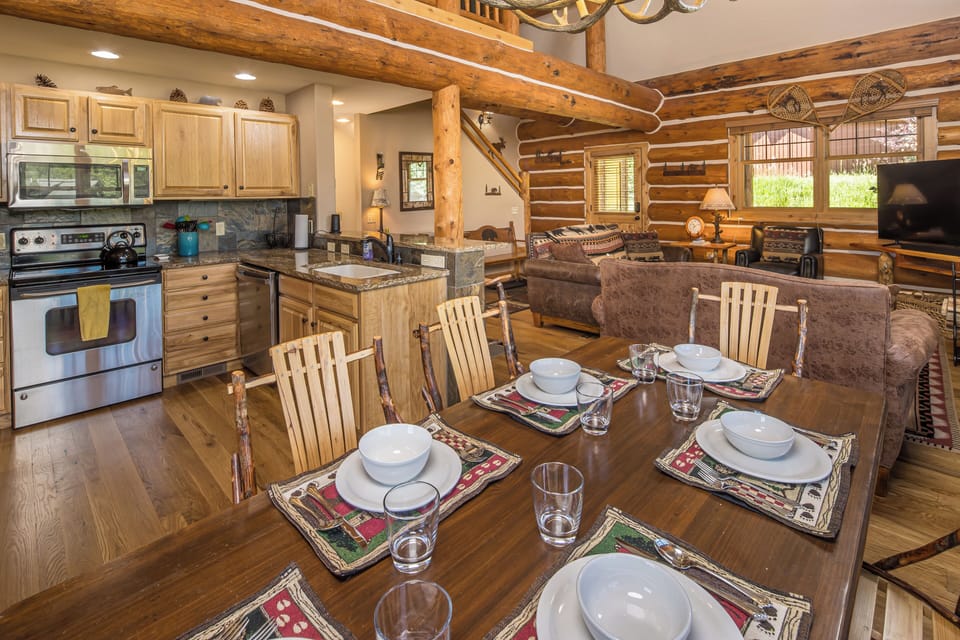 Open concept great room | Main Level