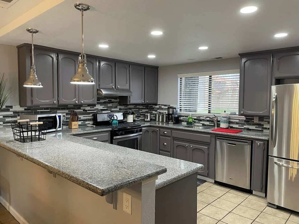 Kitchen bar area