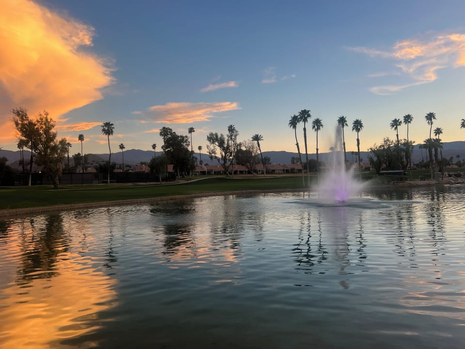 Country club lake view. Easy walk to club