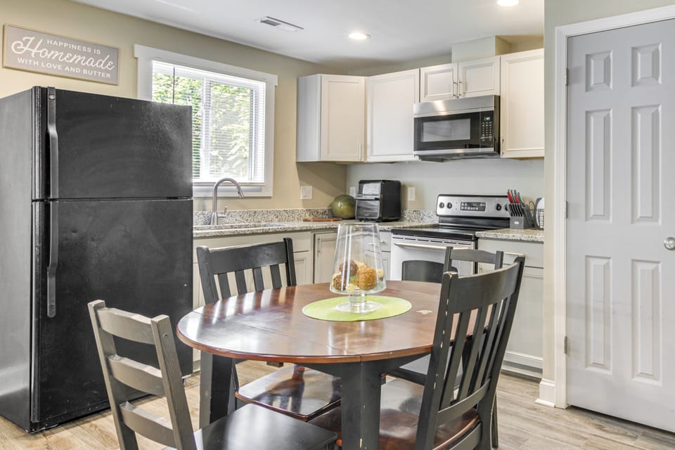 Dining Area | Dishware/Flatware