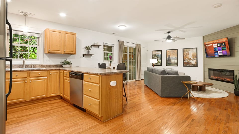 Full Kitchen Living Area