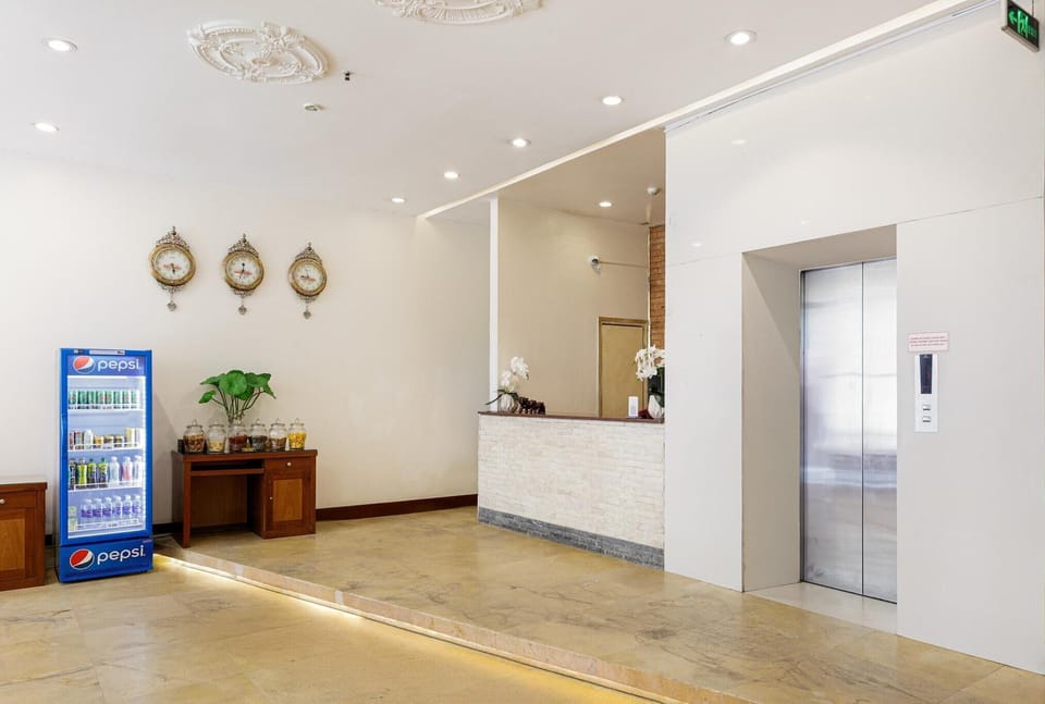 Entrance / Reception