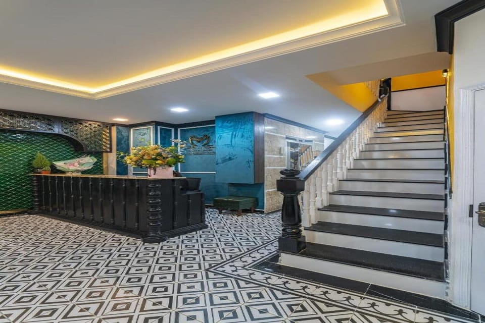 Entrance / Reception