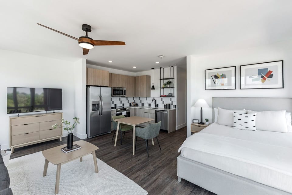Unit with one Queen bed