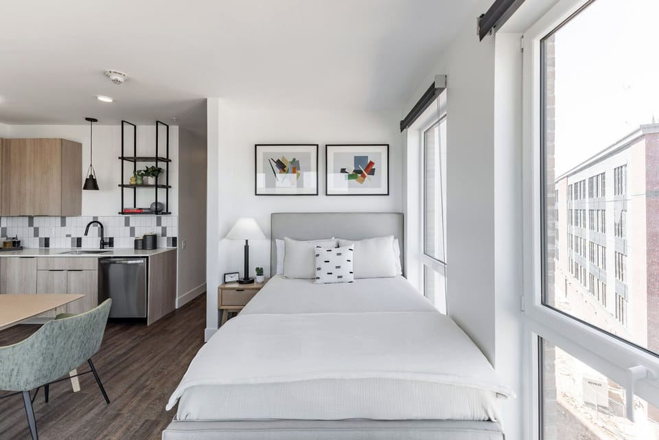 Unit with one Queen bed