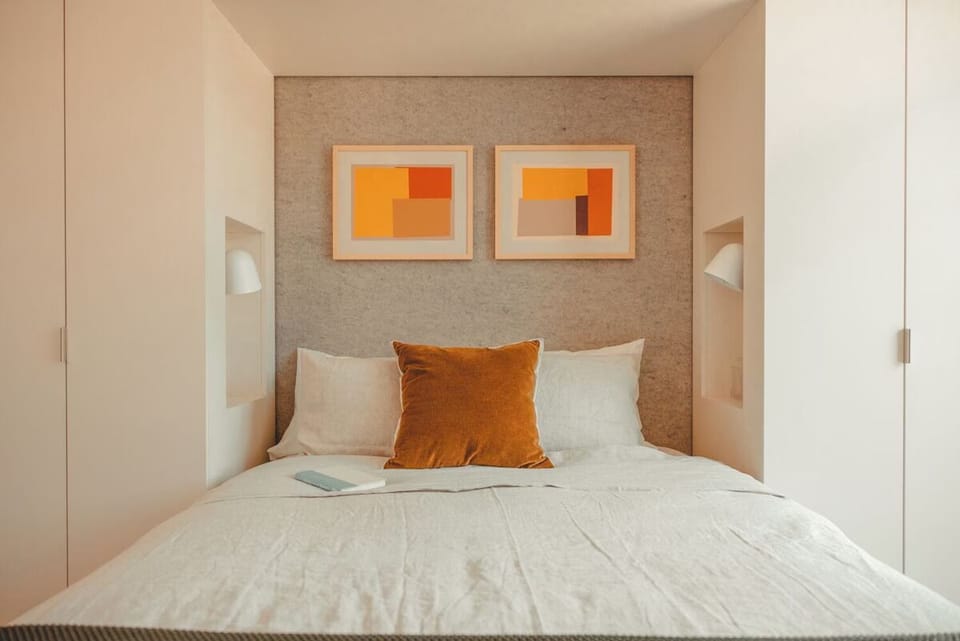 Unit with 1 Queen Bed and 1 Queen Murphy Bed