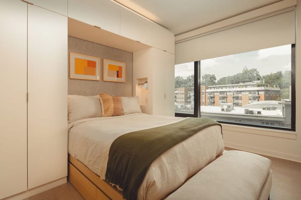 Unit with 1 Queen Bed and 1 Queen Murphy Bed