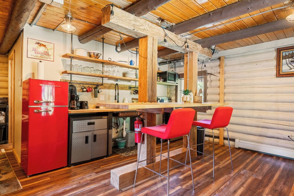 Cute kitchen to enjoy your meals!