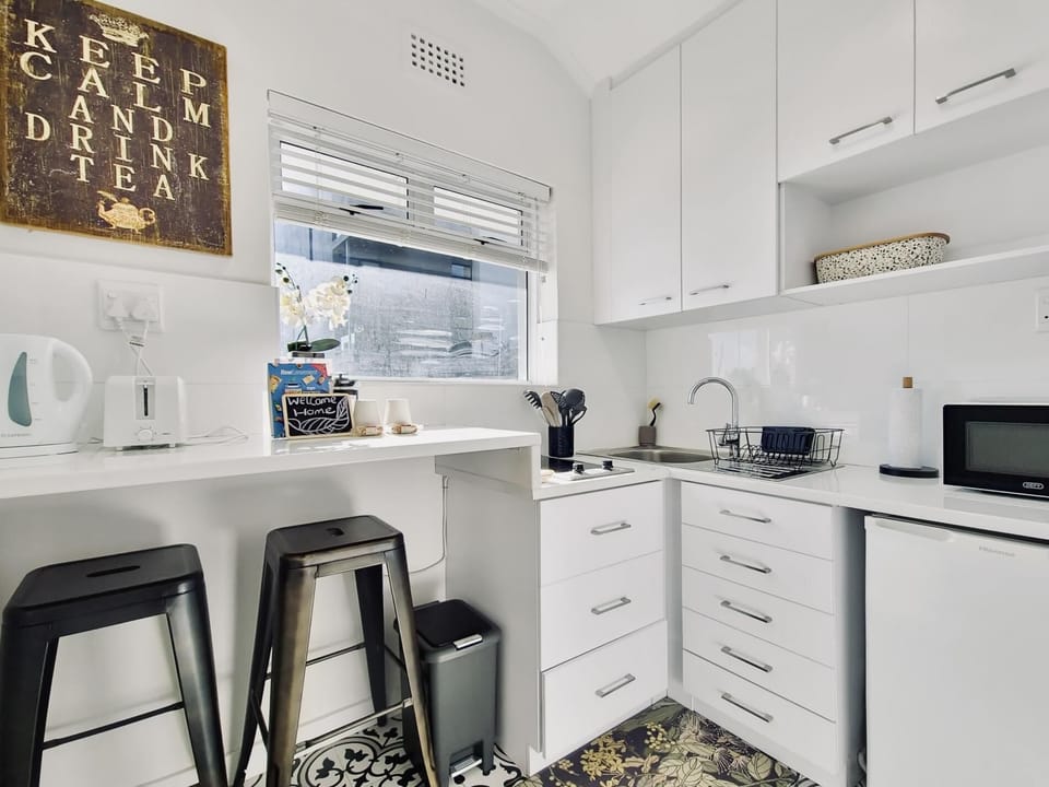 Studio Apartment in Three Anchor Bay (36767)