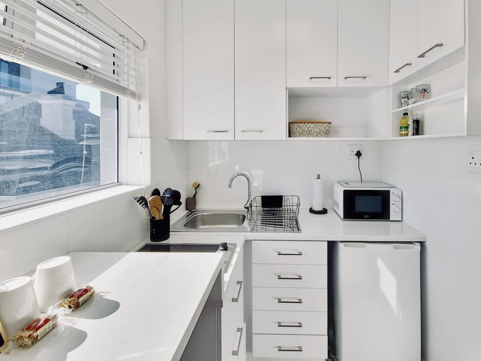 Studio Apartment in Three Anchor Bay (36766)