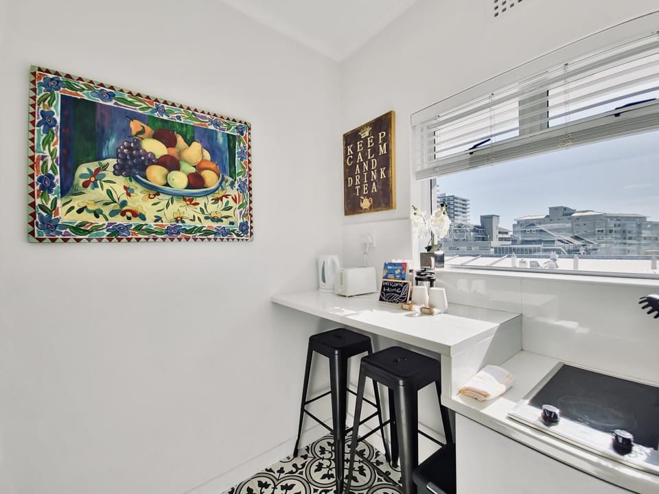Studio Apartment in Three Anchor Bay (36769)