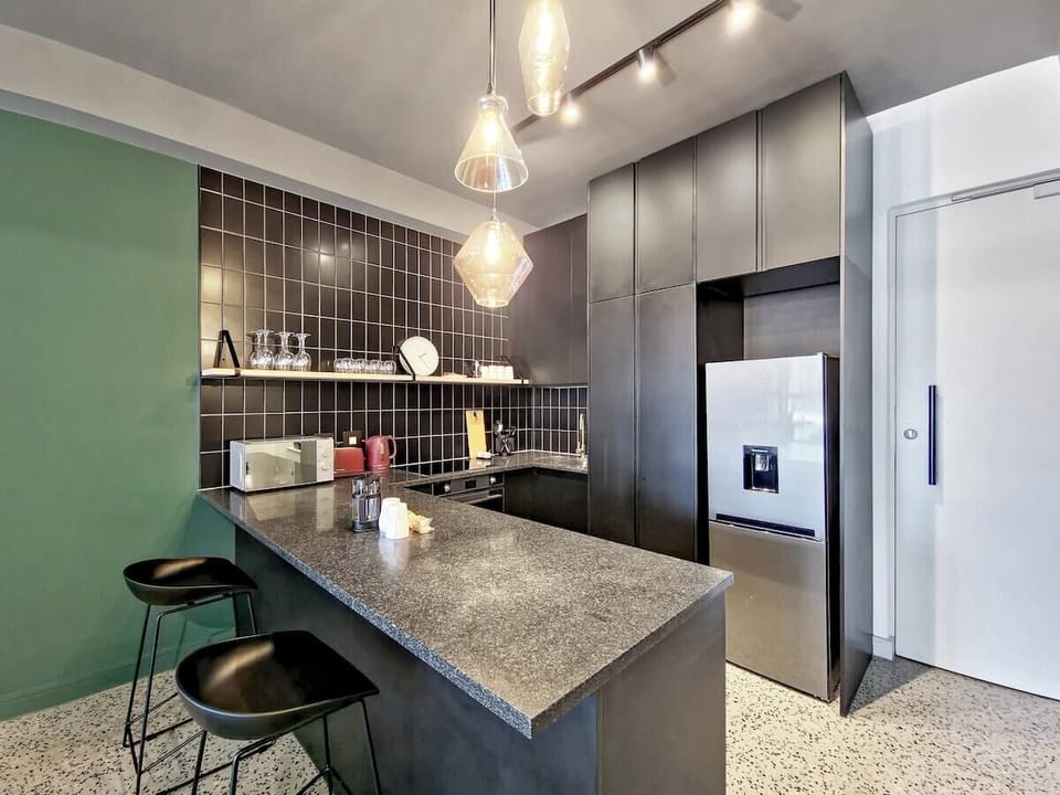 Sophisticated Studio Apartment in Heart of CBD (4649)