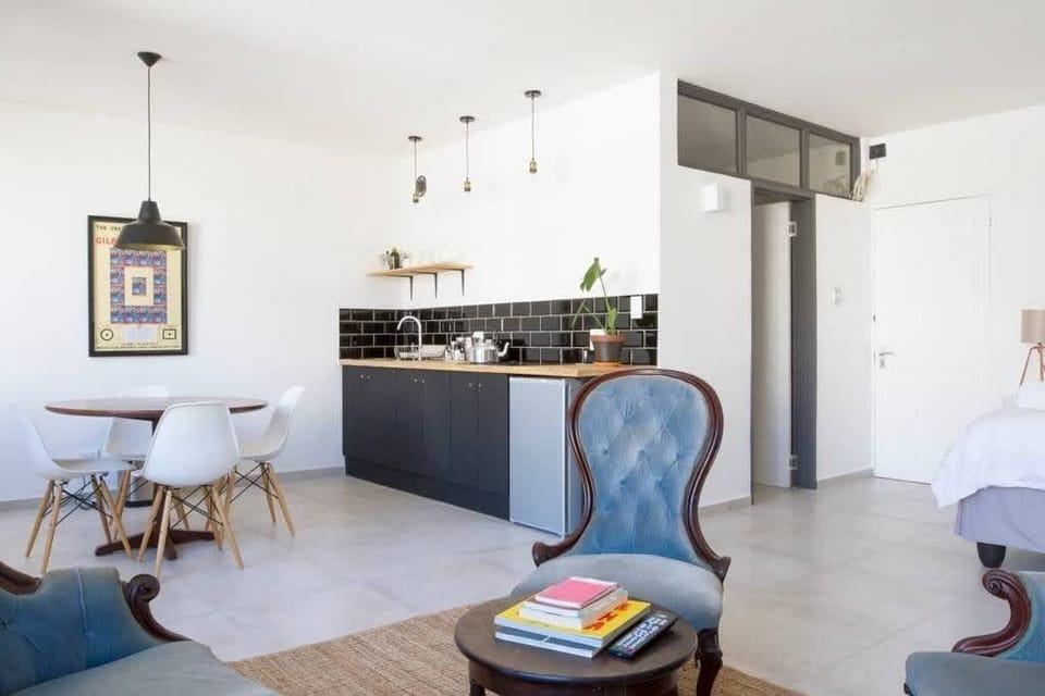 Open Plan Studio Fast Wi-Fi Restaurants & Bars (5256)