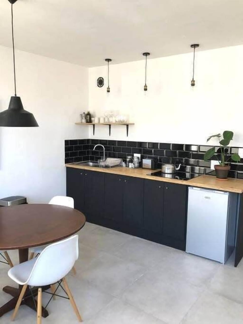 Open Plan Studio Fast Wi-Fi Restaurants & Bars (5254)