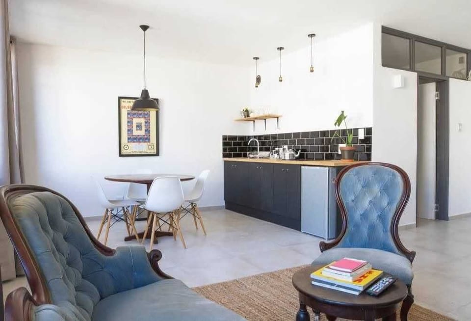 Open Plan Studio Fast Wi-Fi Restaurants & Bars (5250)