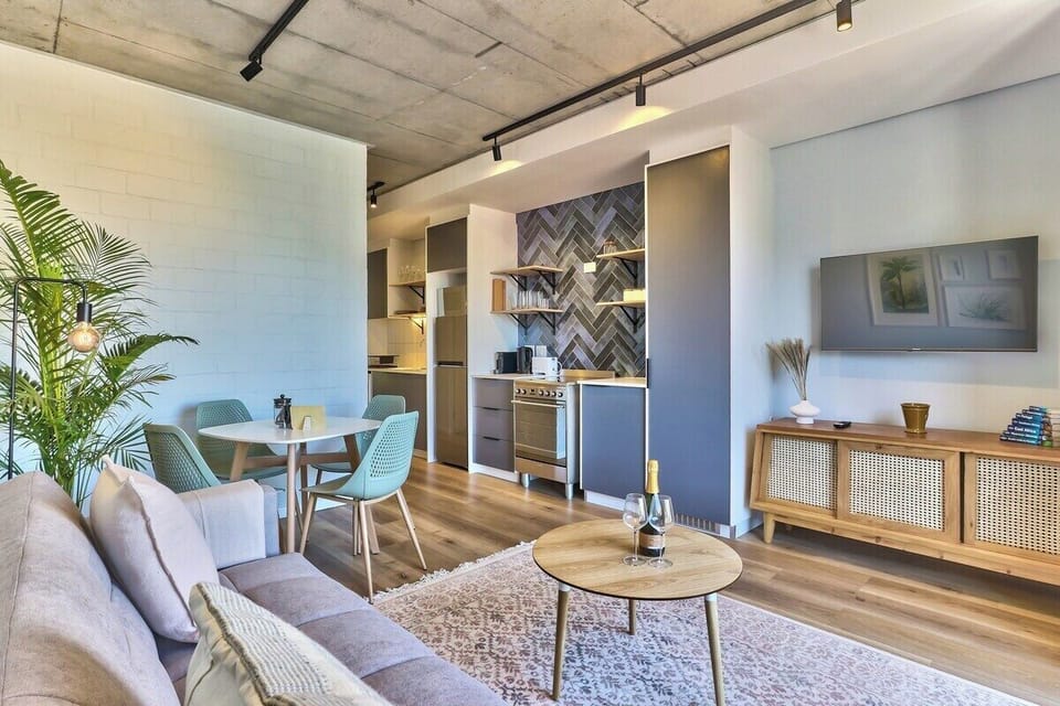 Secure studio, Sea Point Gem near promenade! (7600)