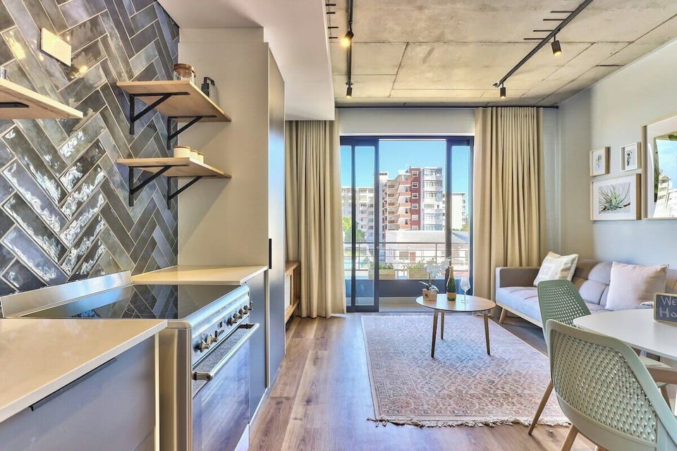 Secure studio, Sea Point Gem near promenade! (7609)