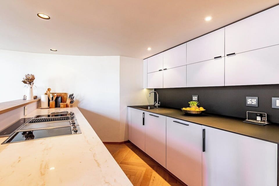 Luxurious, modern, artsy, fully fitted home! (9788)