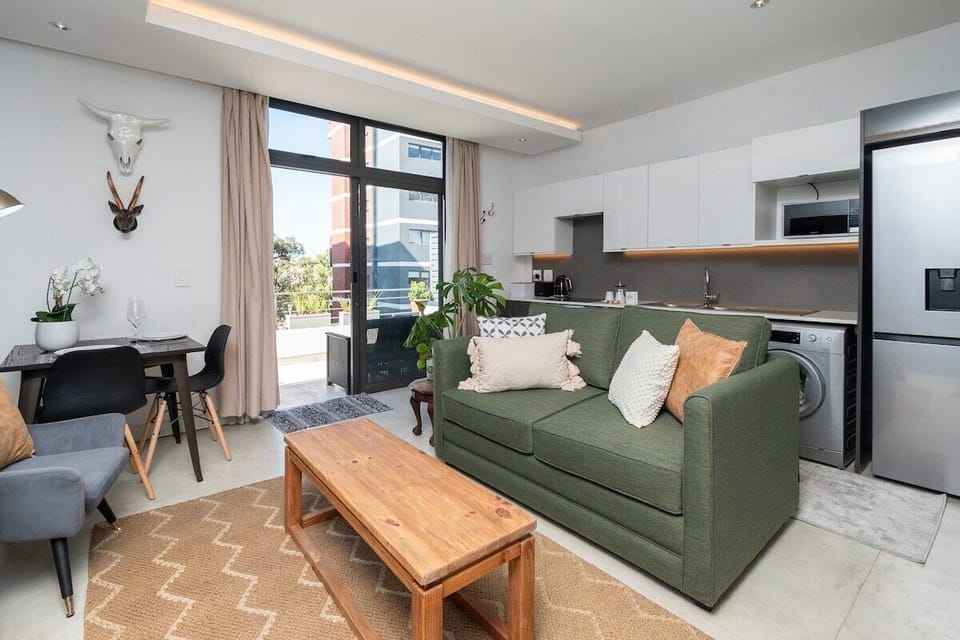 Stylish Green Point Apartment (11941)