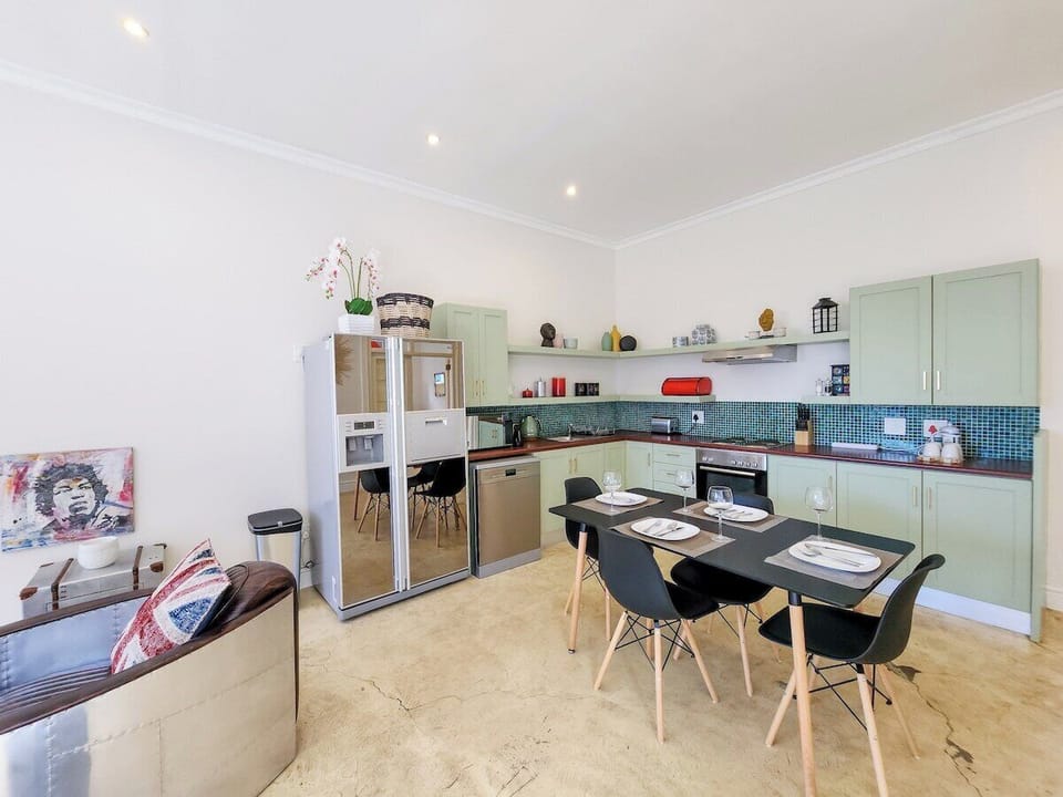 Trendy home Bo Kaap Heritage, Mtn Views (14353)