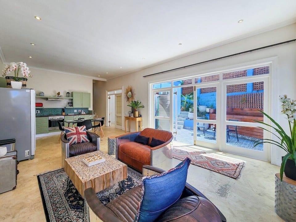 Trendy home Bo Kaap Heritage, Mtn Views (14350)