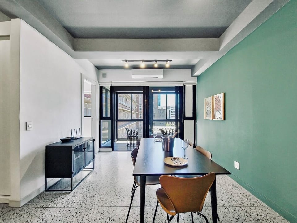 CBD Comfort • Spacious Apartment with City Views (28018)