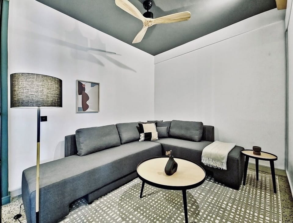 CBD Comfort • Spacious Apartment with City Views (28021)